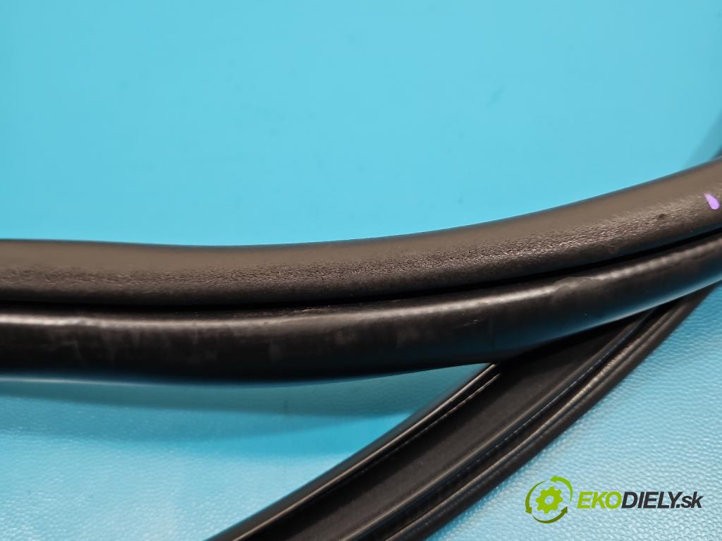 Kia Sportage III 2010-2015 2.0 crdi 184hp automatic 135 kW 1995 cm3 5- Těsnění: dvere zadné pravé  (Karoséria ostatné)