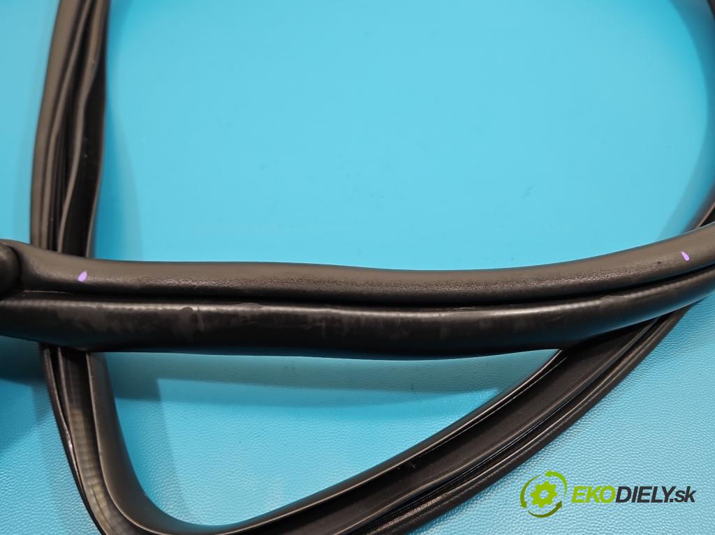 Kia Sportage III 2010-2015 2.0 crdi 184hp automatic 135 kW 1995 cm3 5- Těsnění: dvere zadné pravé  (Karoséria ostatné)