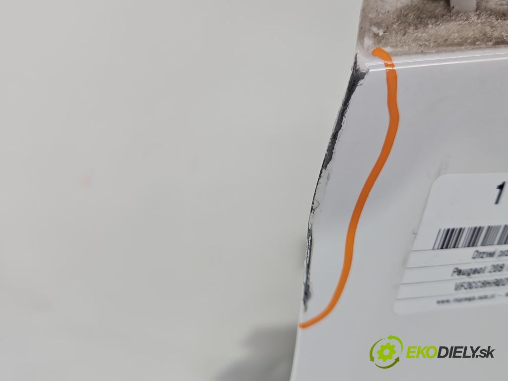 Peugeot 208 I 2012-2019 1.4 hdi 68 HP manual 50 kW 1398 cm3 5- dvere predné ľavé  (Kľučka dverí ostatné)