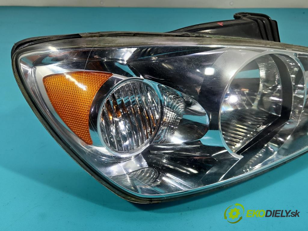 Kia Cerato 2004-2008 1.6 crdi 115 HP manual 84.6 kW 1582 cm3 5- Reflektor: pravý  (Svetlo predné pravé)