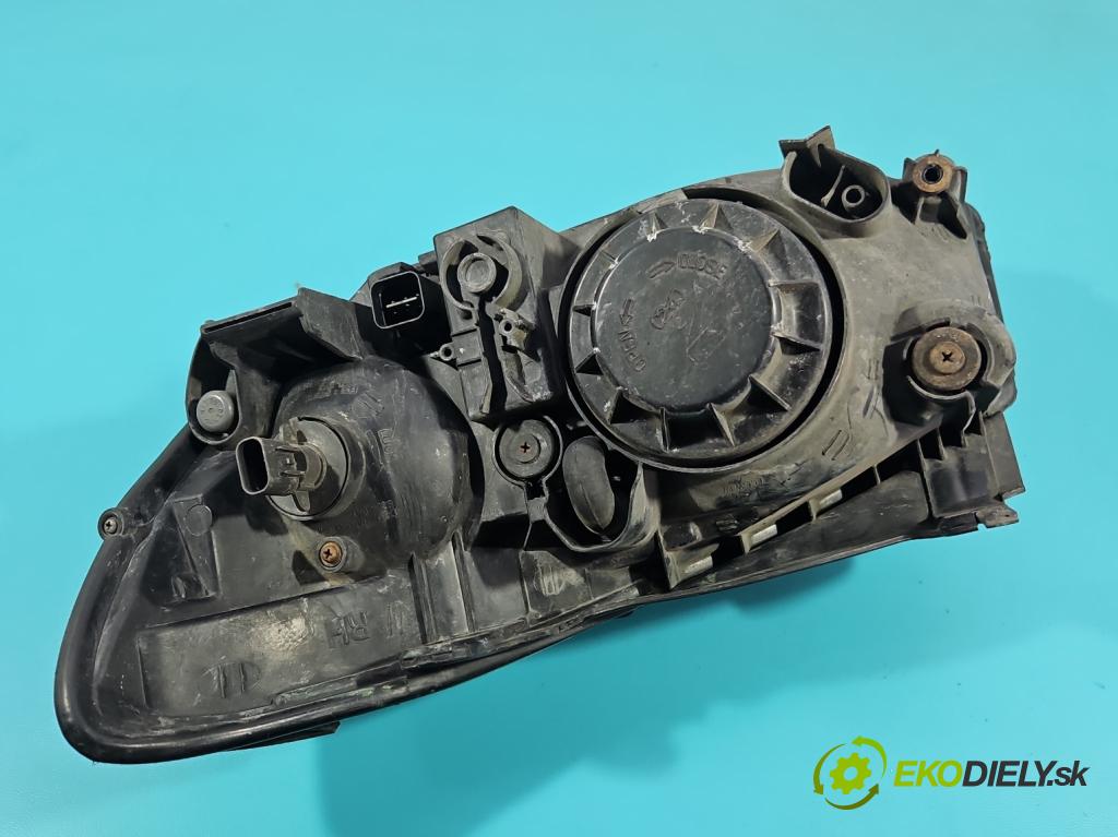 Kia Cerato 2004-2008 1.6 crdi 115 HP manual 84.6 kW 1582 cm3 5- Reflektor: pravý  (Svetlo predné pravé)