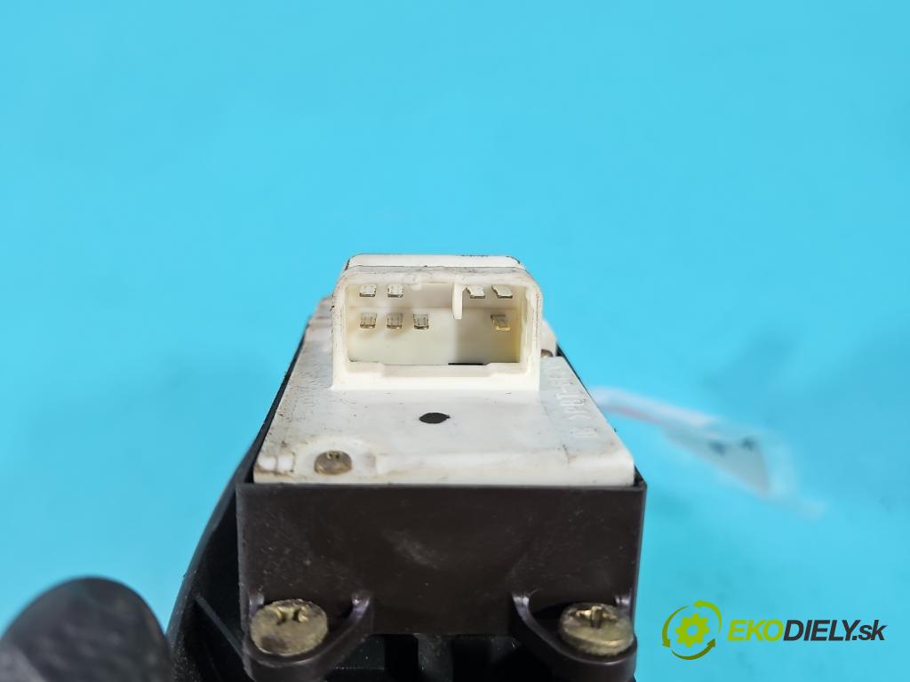 Toyota Yaris I 1999-2005 1.0 vvti 65 HP manual 48 kW 998 cm3 5- prepínač okien spätných zrkadiel