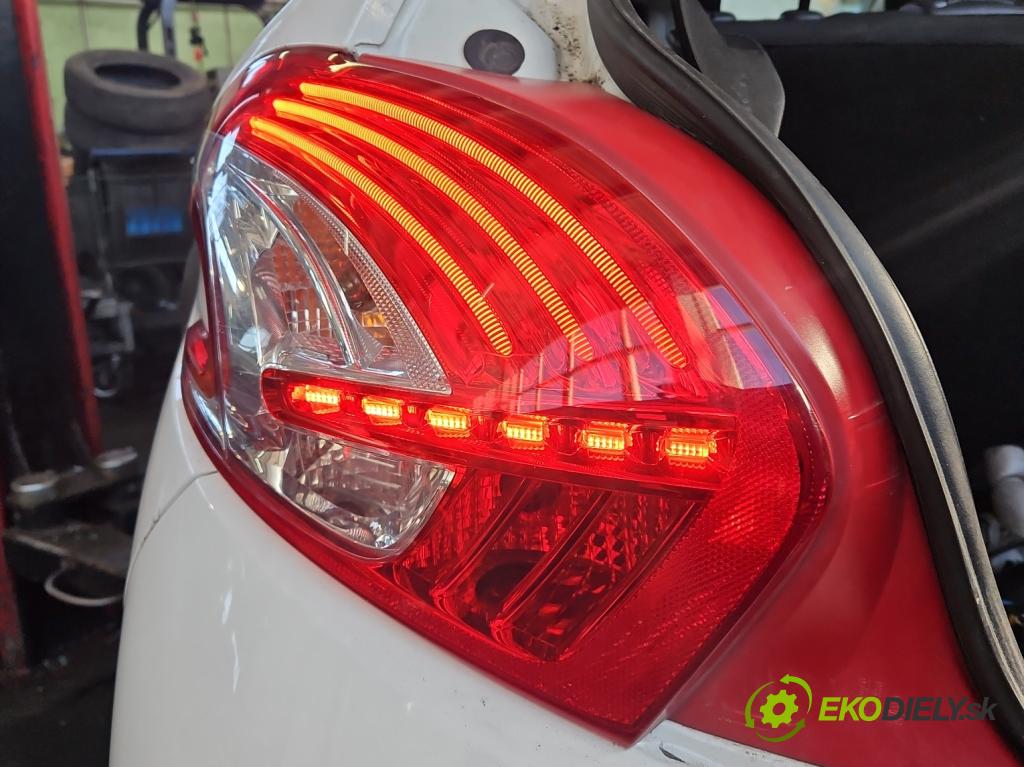 Peugeot 208 I 2012-2019 1.4 hdi 68 HP manual 50 kW 1398 cm3 5- svetlo / reflektor zadné ľavé 9672628280 (Kľučka dverí ostatné)