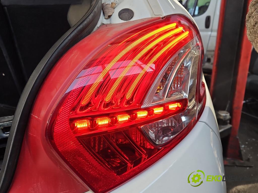 Peugeot 208 I 2012-2019 1.4 hdi 68 HP manual 50 kW 1398 cm3 5- svetlo / reflektor zadné pravé 9672628380 (Kľučka dverí ostatné)