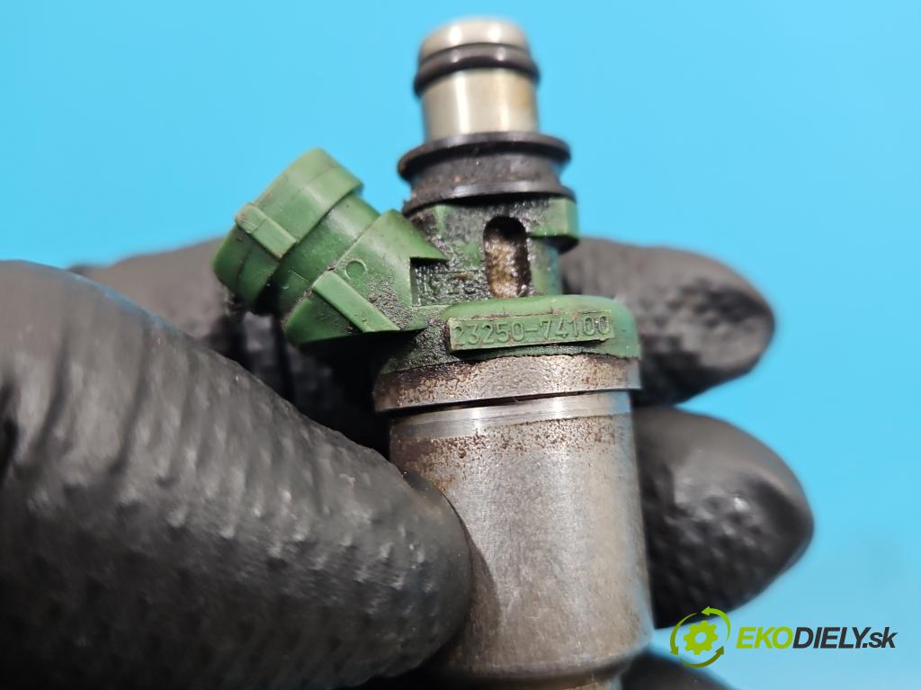 Toyota Rav4 I 1994-2000 2.0 16V 128 HP manual 94 kW 1998 cm3 3- vstrek 23250-74100 (Vstrekovač paliva)