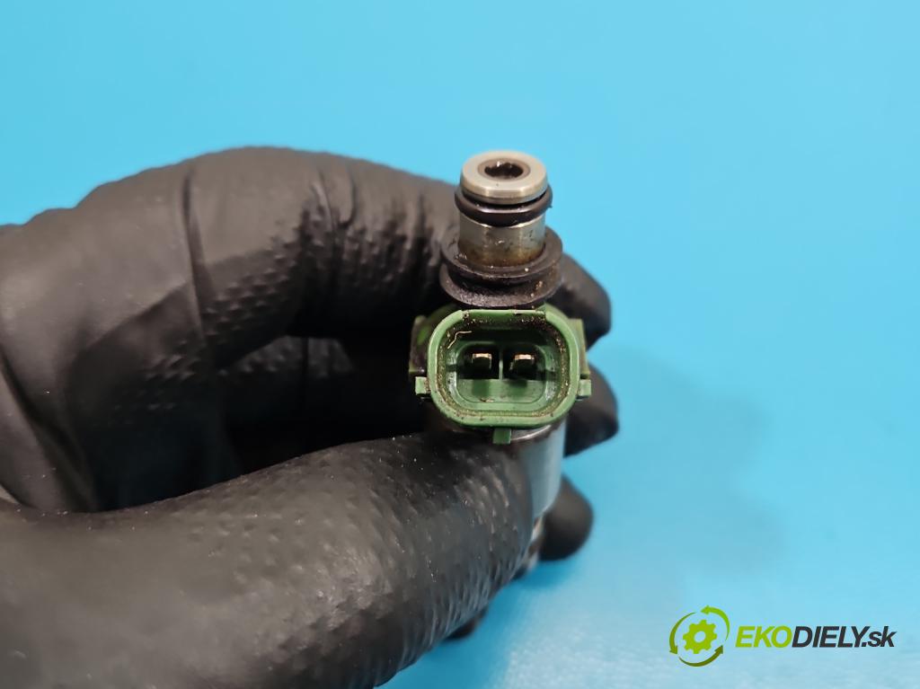 Toyota Rav4 I 1994-2000 2.0 16V 128 HP manual 94 kW 1998 cm3 3- vstrek 23250-74100 (Vstrekovač paliva)