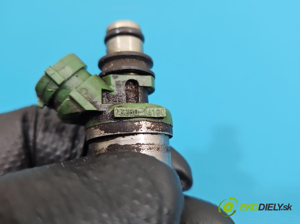 Toyota Rav4 I 1994-2000 2.0 16V 128 HP manual 94 kW 1998 cm3 3- vstrek 23250-74100 (Vstrekovač paliva)