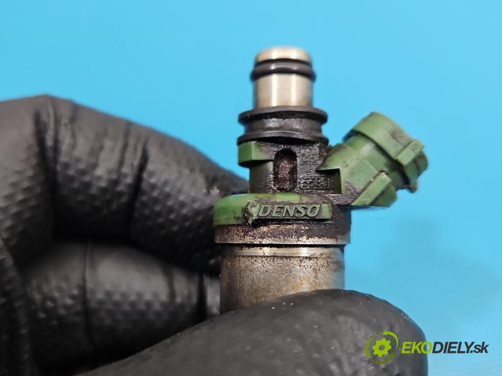 Toyota Rav4 I 1994-2000 2.0 16V 128 HP manual 94 kW 1998 cm3 3- vstrek 23250-74100 (Vstrekovač paliva)