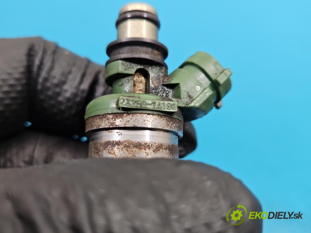 Toyota Rav4 I 1994-2000 2.0 16V 128 HP manual 94 kW 1998 cm3 3- vstrek 23250-74100 (Vstrekovač paliva)