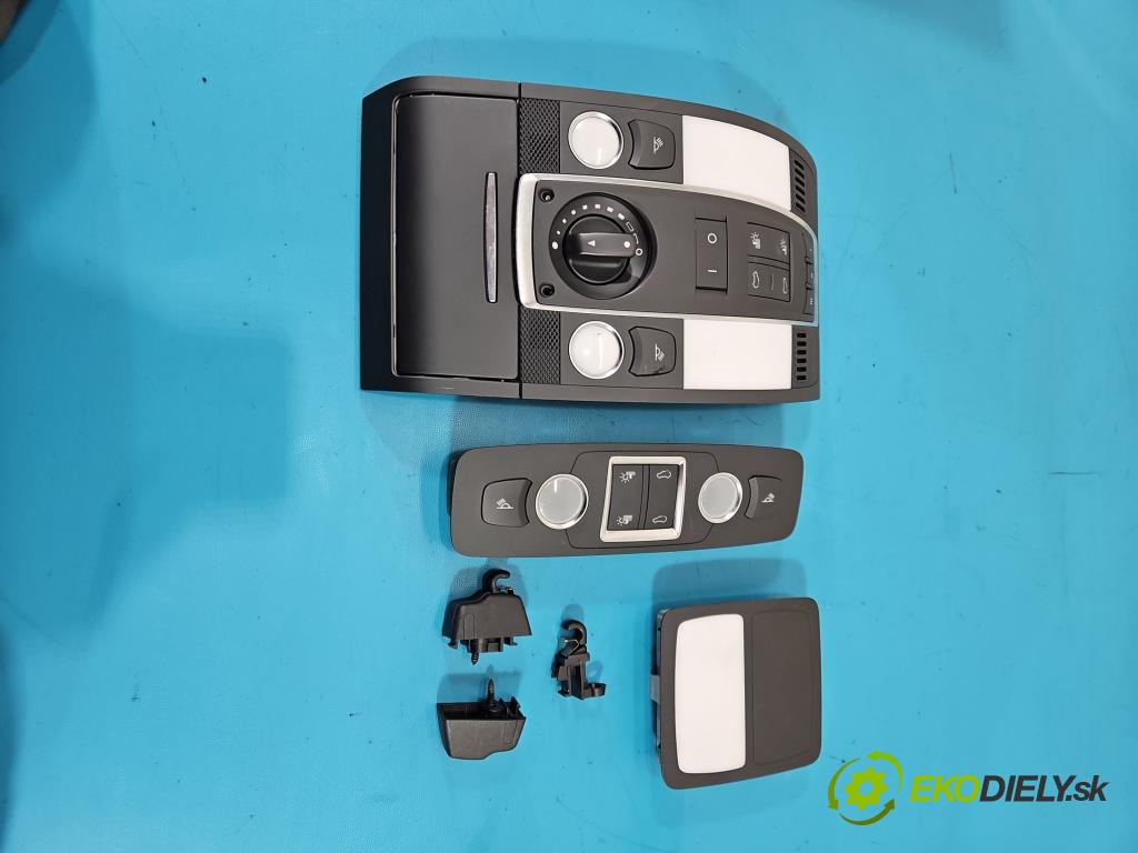 Audi Q7 2005-2015 12el, poškodené zadné plasty: