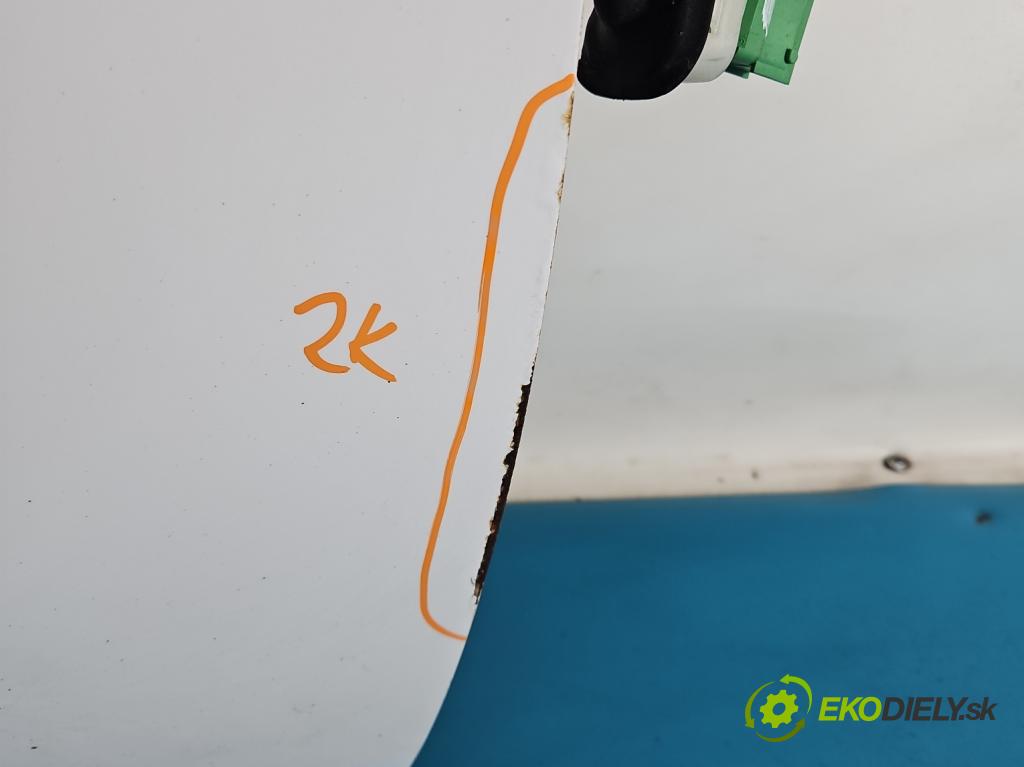 Peugeot 208 I 2012-2019 1.4 hdi 68 hp manual 50 kW 1398 cm3 5- dveře přední pravé  (Klika dveří ostatní)