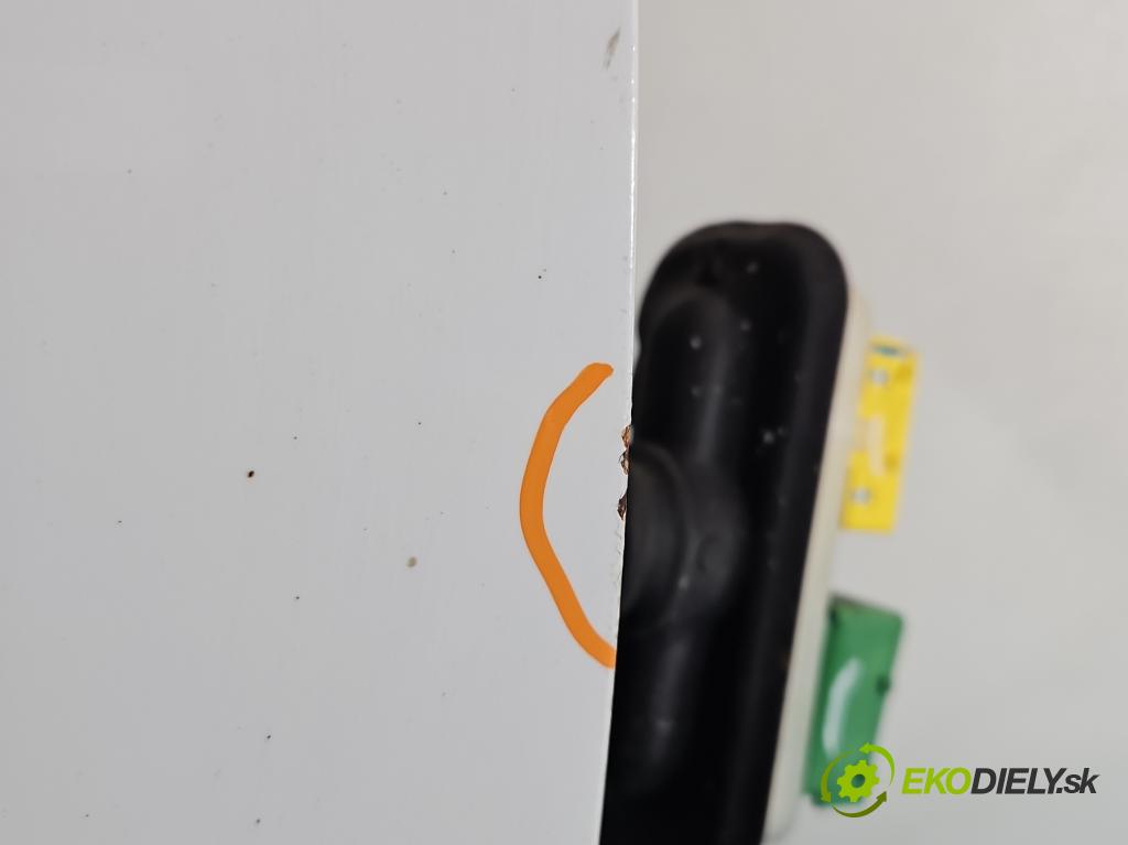 Peugeot 208 I 2012-2019 1.4 hdi 68 hp manual 50 kW 1398 cm3 5- dveře přední pravé  (Klika dveří ostatní)