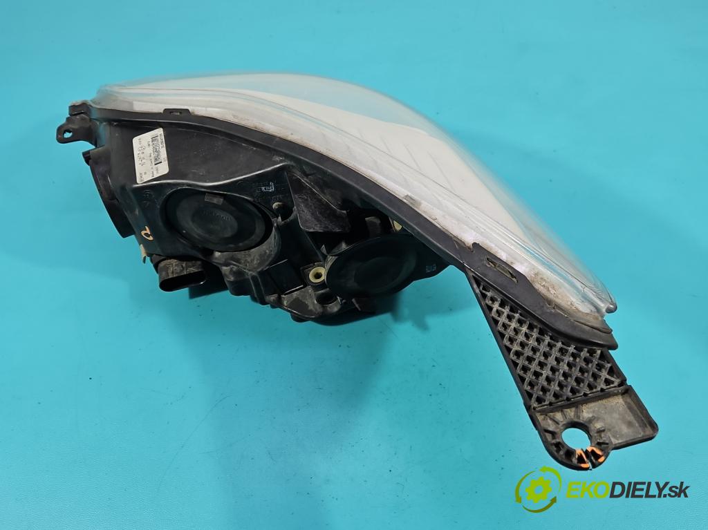 Ford Focus Mk3 2010-2018 1.6 tdci 95 HP manual 70 kW 1560 cm3 5- Reflektor: pravý  (Svetlo predné pravé)