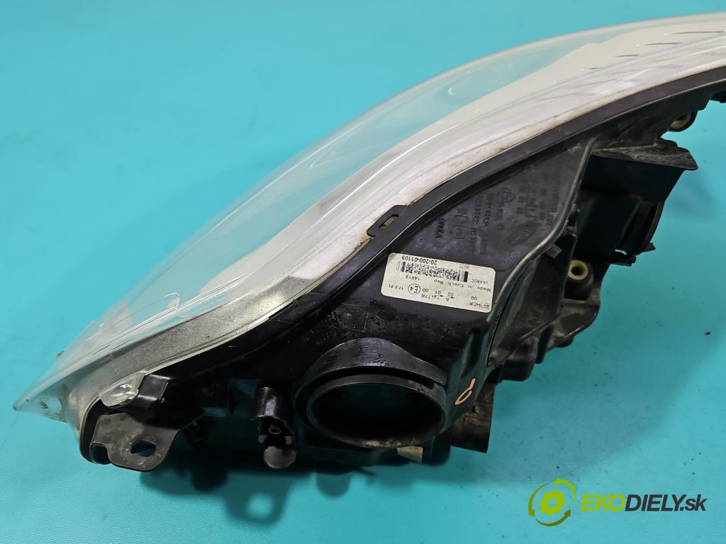 Ford Focus Mk3 2010-2018 1.6 tdci 95 HP manual 70 kW 1560 cm3 5- Reflektor: pravý  (Svetlo predné pravé)