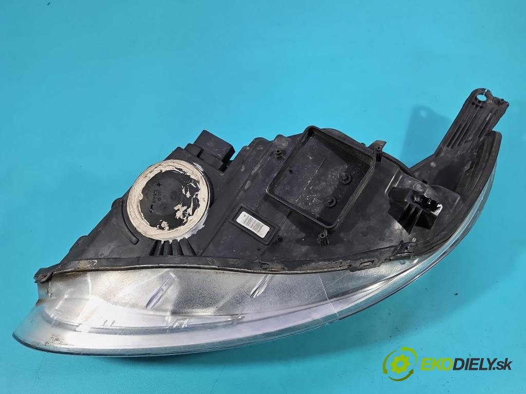 Ford Focus Mk3 2010-2018 1.6 tdci 95 HP manual 70 kW 1560 cm3 5- Reflektor: pravý  (Svetlo predné pravé)