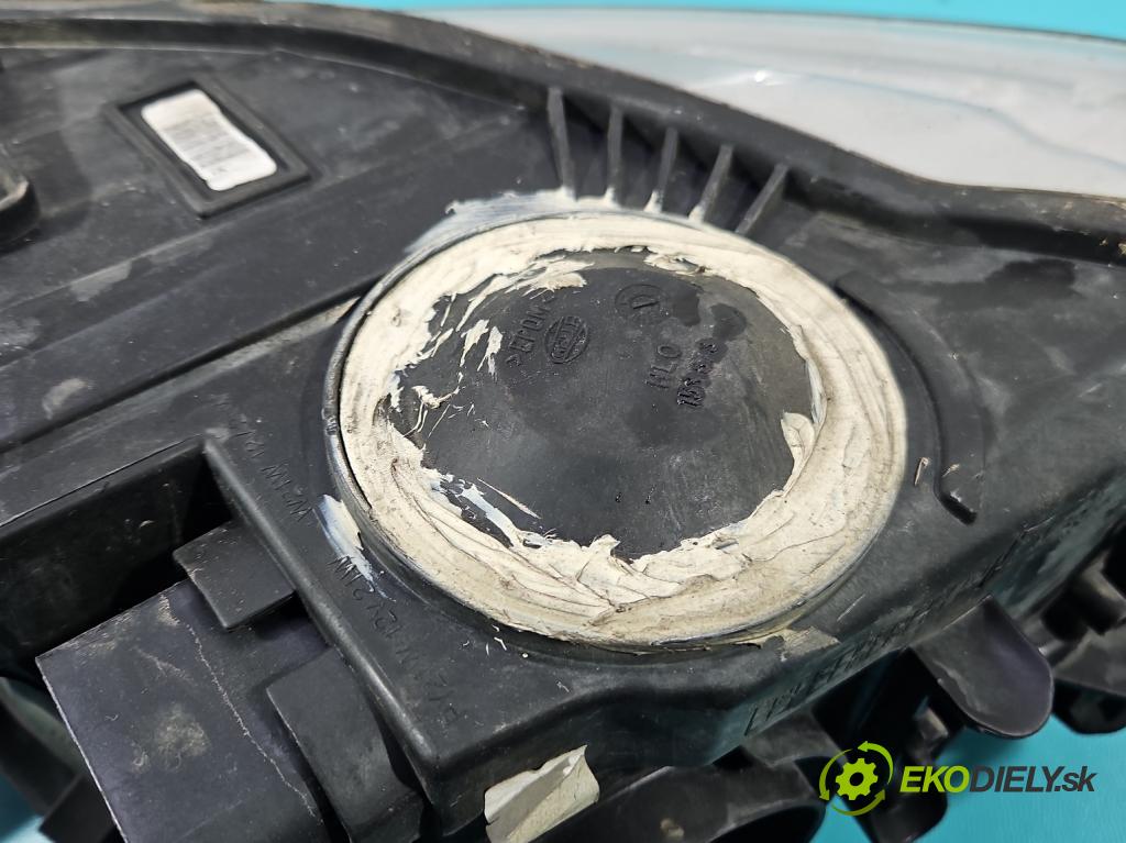 Ford Focus Mk3 2010-2018 1.6 tdci 95 HP manual 70 kW 1560 cm3 5- Reflektor: pravý  (Svetlo predné pravé)