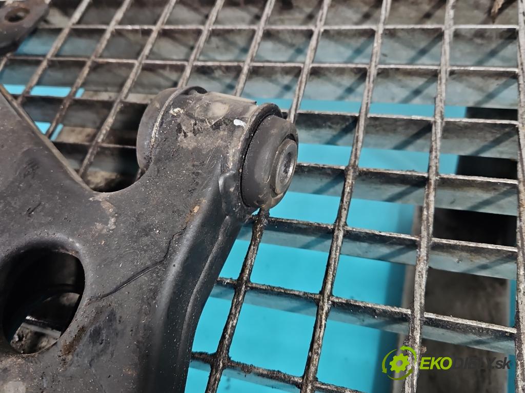 Ford Focus Mk3 2010-2018 1.6 tdci 95 HP manual 70 kW 1560 cm3 5- predné pravý  (Kľučka dverí ostatné)