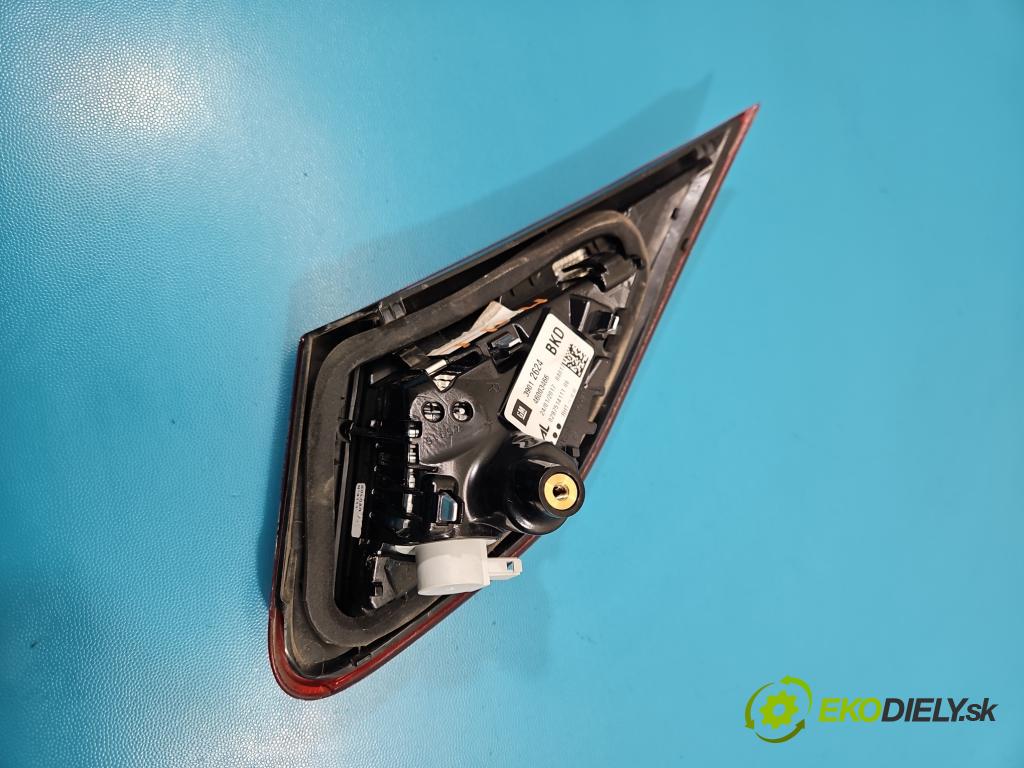 Opel Corsa E 2014-2019 1.4 16V 75 HP manual 55 kW 1398 cm3 5- svetlo / reflektor zadné pravé 39012624 (Kľučka dverí ostatné)