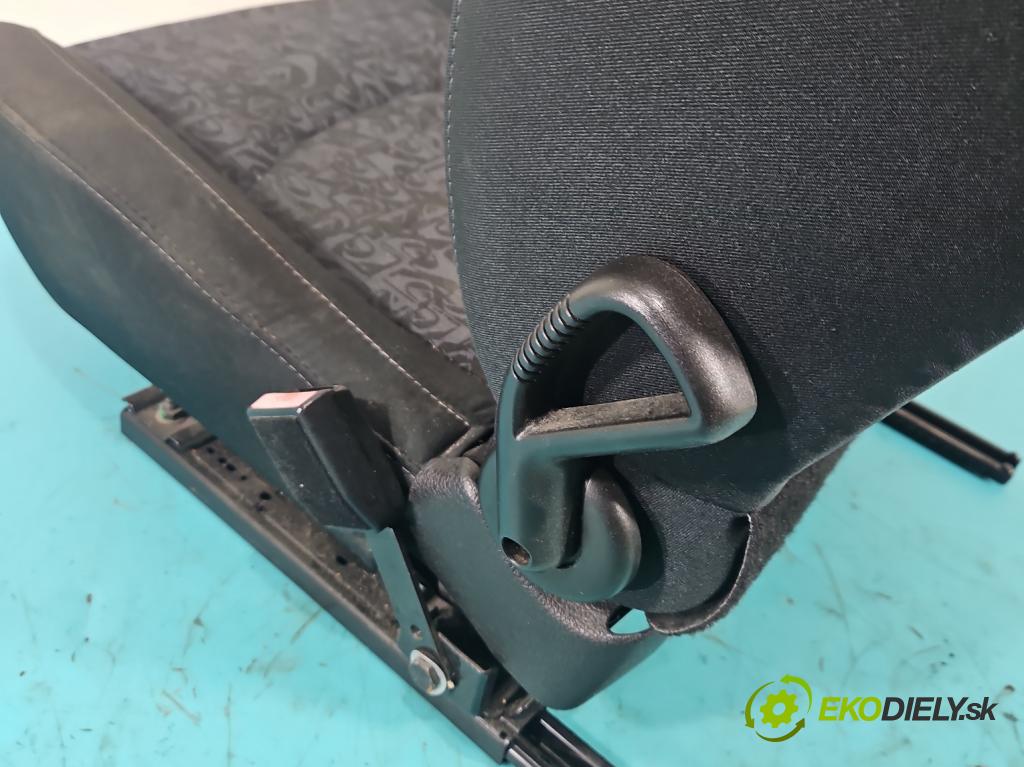 Peugeot 206 1.6 16V 109 HP manual 80 kW 1587 cm3 3- Sedačka ľavý (Sedadlo)