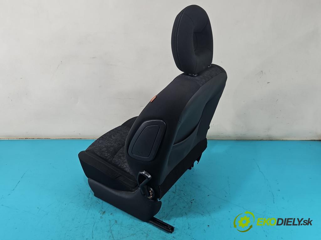 Peugeot 206 1.6 16V 109 HP manual 80 kW 1587 cm3 3- Sedačka pravý  (Sedadlo)