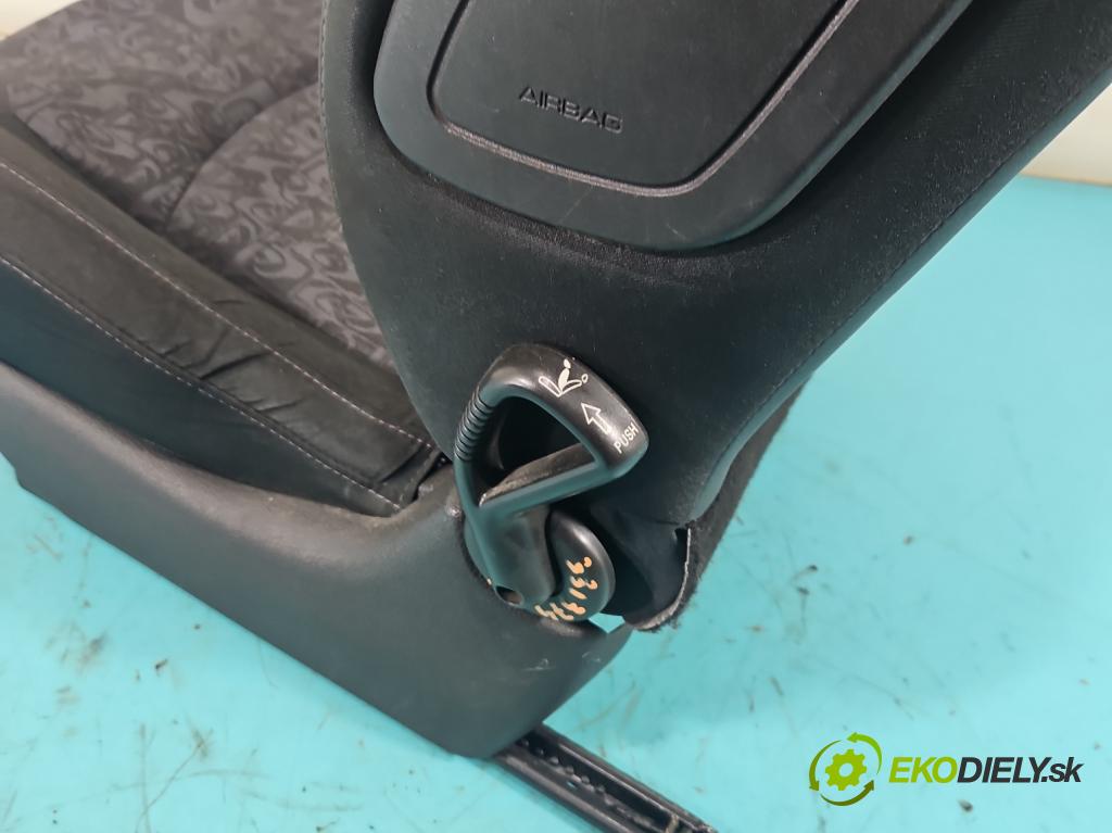 Peugeot 206 1.6 16V 109 HP manual 80 kW 1587 cm3 3- Sedačka pravý  (Sedadlo)