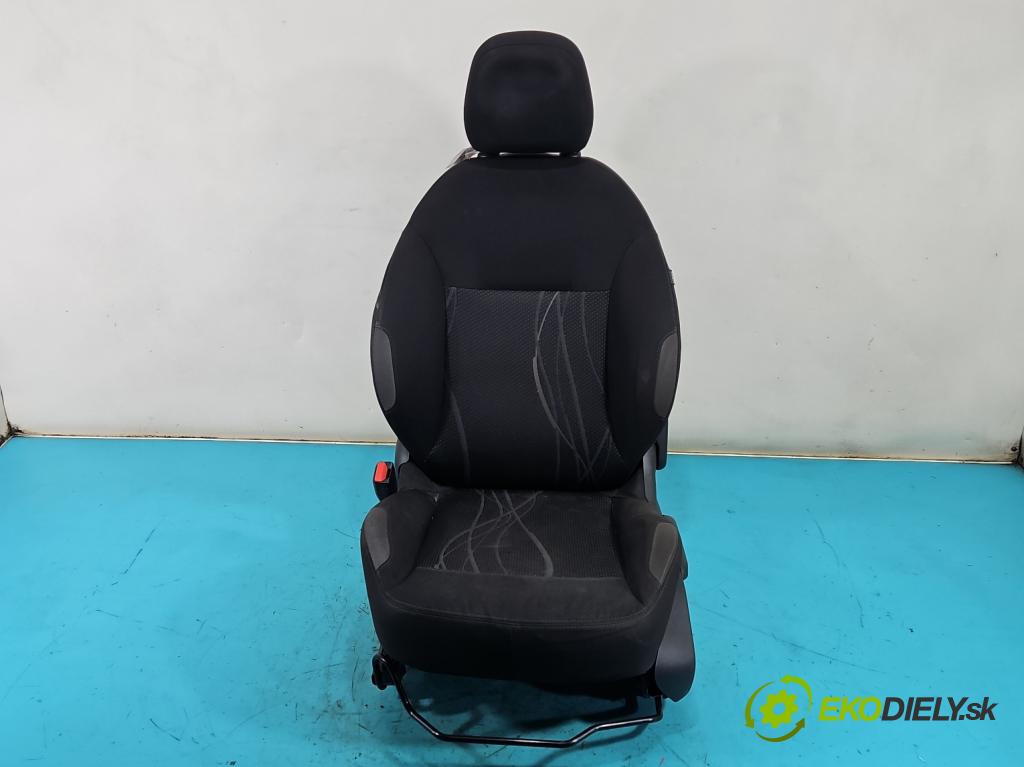 Peugeot 208 I 2012-2019 1.4 hdi 68 HP manual 50 kW 1398 cm3 5- Sedačka ľavý  (Sedadlo)