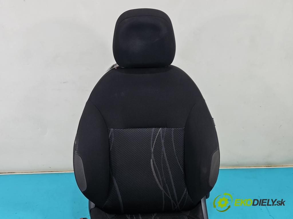 Peugeot 208 I 2012-2019 1.4 hdi 68 HP manual 50 kW 1398 cm3 5- Sedačka ľavý  (Sedadlo)