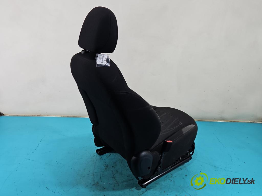 Peugeot 208 I 2012-2019 1.4 hdi 68 HP manual 50 kW 1398 cm3 5- Sedačka ľavý  (Sedadlo)