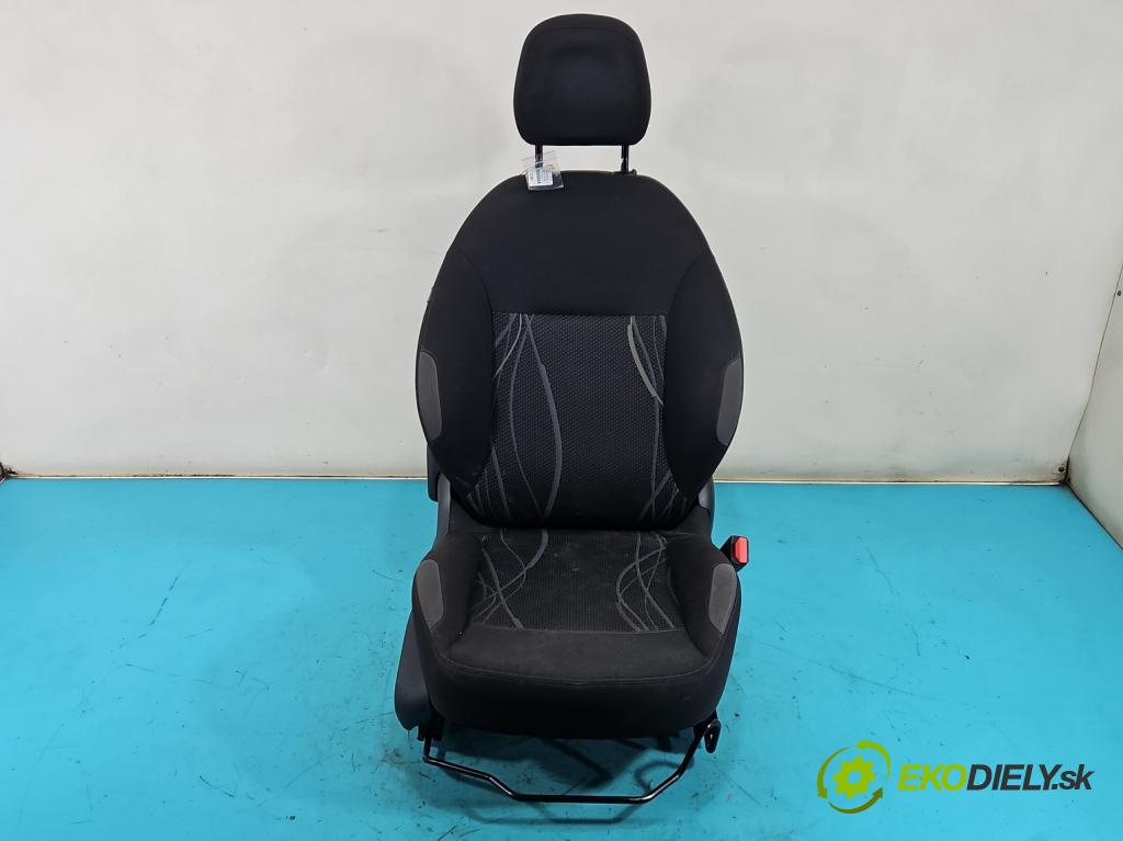 Peugeot 208 I 2012-2019 1.4 hdi 68 HP manual 50 kW 1398 cm3 5- Sedačka pravý  (Sedadlo)
