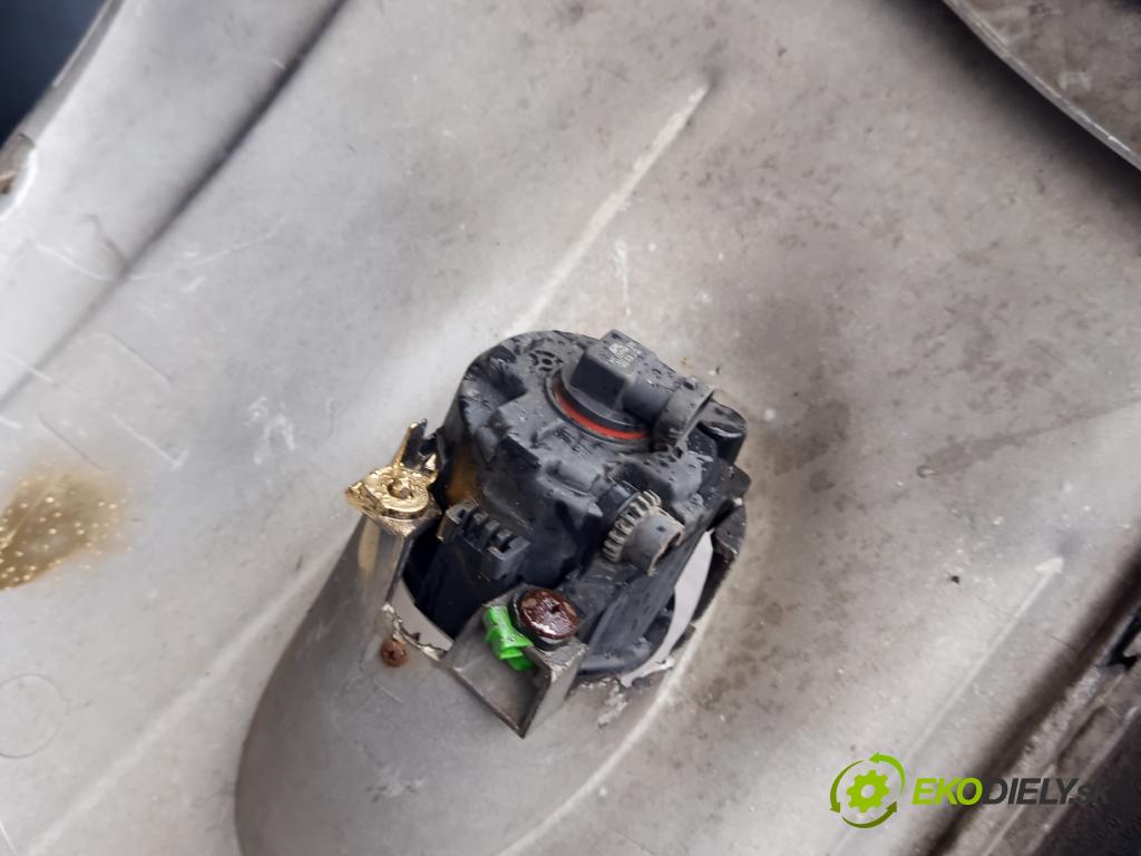 Ford Focus Mk3 2010-2018 1.6 tdci 95 hp manual 70 kW 1560 cm3 5- nárazník přední  (Klika dveří ostatní)