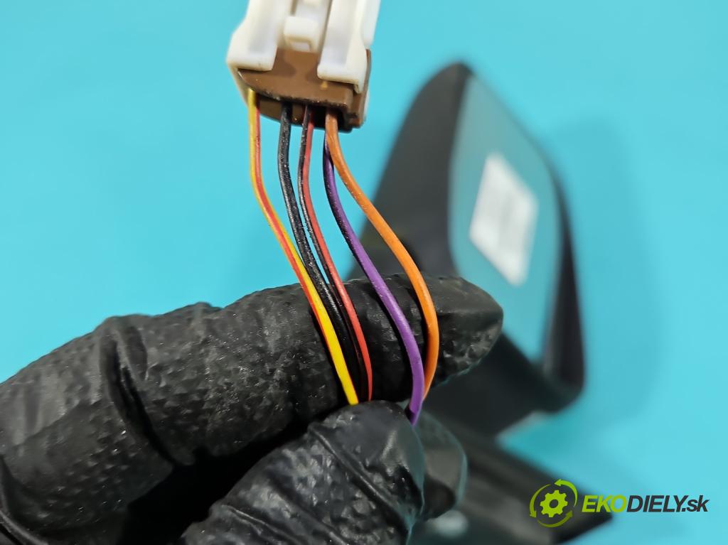 Volvo V40 I 1995-2004 1.9 dci 116 HP manual 85 kW 1870 cm3 5- zrkadlo ľavé  (Kľučka dverí ostatné)