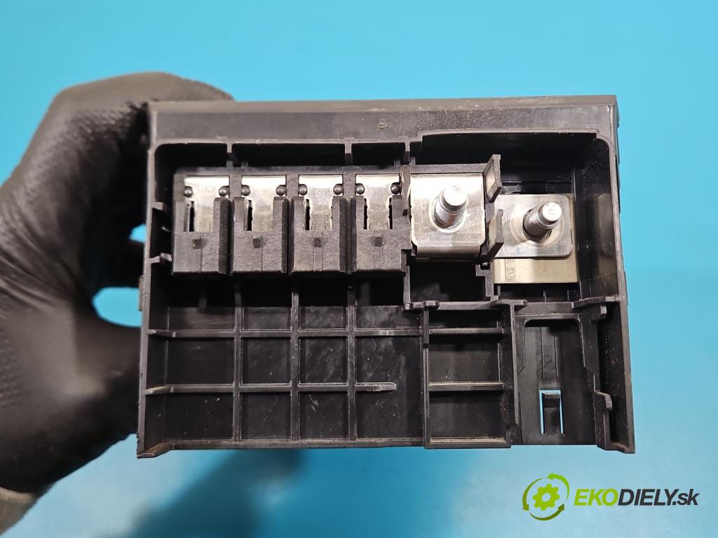 Opel Insignia B 2017-2022 2.0 cdti 209KM automatic 154 kW 1956 cm3 5- skříňka pojistková 39116629 (Pojistková skříňka)