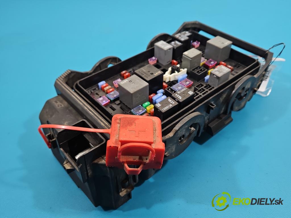 Opel Insignia B 2017-2022 2.0 cdti 209KM automatic 154 kW 1956 cm3 5- skříňka pojistková 39116629 (Pojistková skříňka)