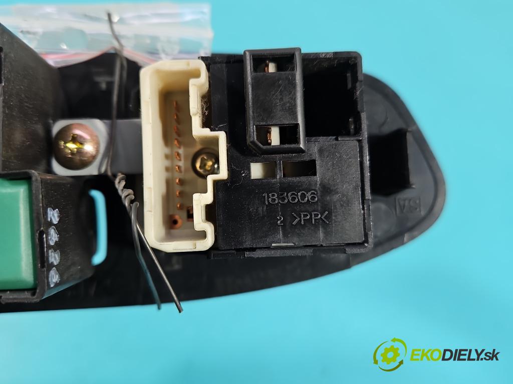 Subaru Forester II SG 2002-2008 2.0 boxer 125 HP manual 92 kW 1994 cm3 5- prepínač okien spätných zrkadiel