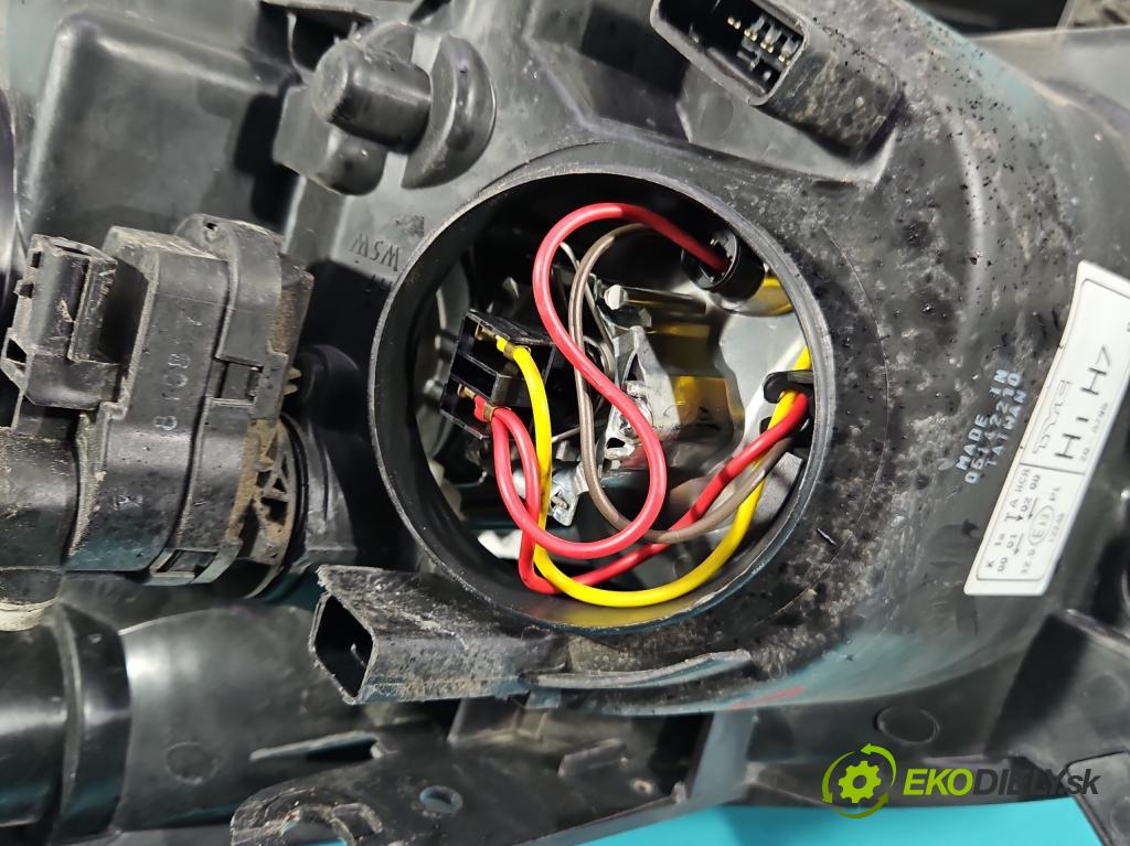 Renault Clio III 2005-2012 1.6 16V 88 HP manual 65 kW 1598 cm3 5- Reflektor: pravý  (Svetlo predné pravé)