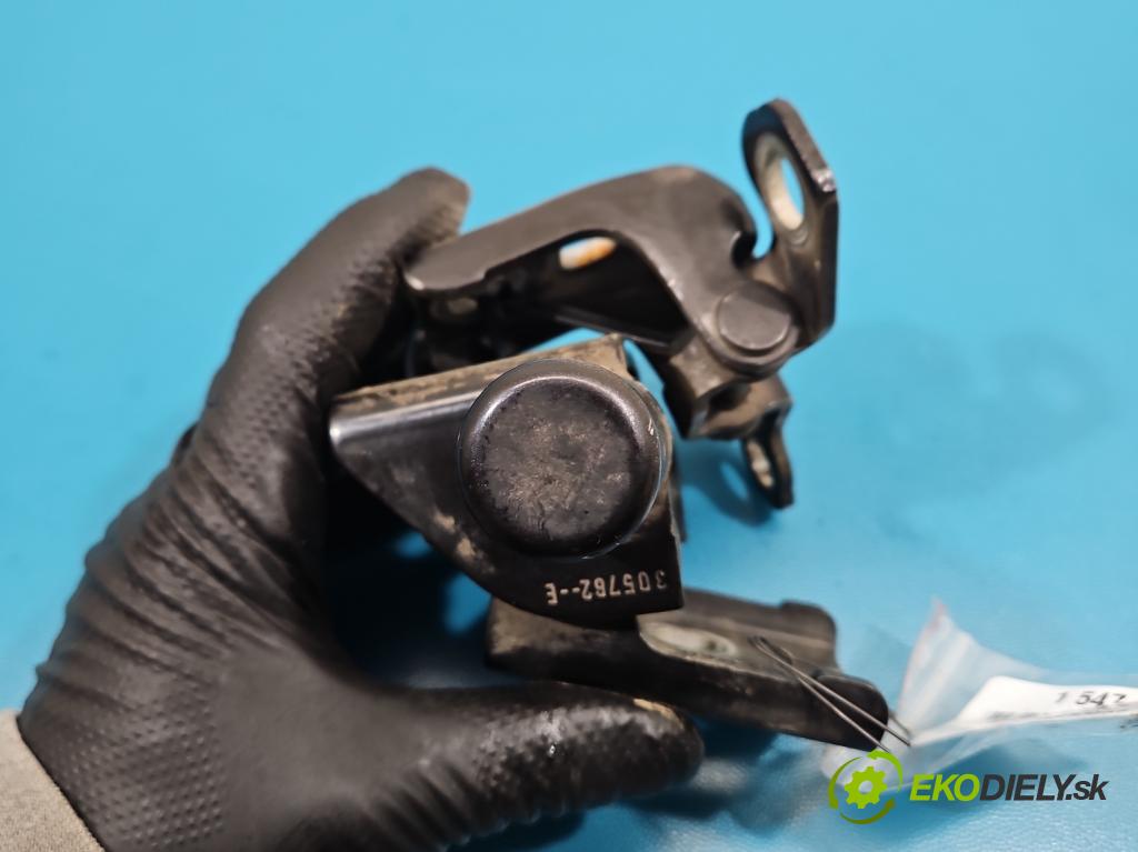 Renault Clio III 2005-2012 1.6 16V 88 hp manual 65 kW 1598 cm3 5- Závěs: dveře přední levý