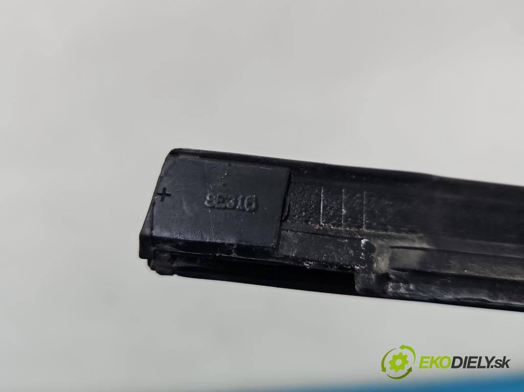 Cupra Formentor 20- 1.5 TSI 150 HP automatic 110 kW 1498 cm3 5- lišta dvere zadné ľavé