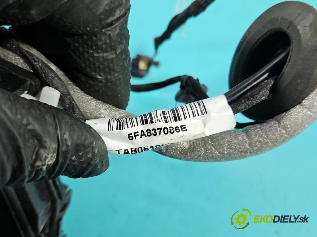 Cupra Formentor 20- 1.5 TSI 150 hp automatic 110 kW 1498 cm3 5- zámek přední pravý 5TB837016D