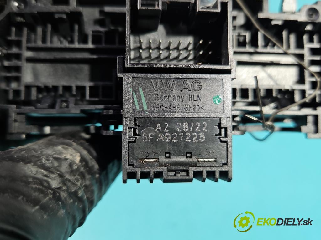 Cupra Formentor 20- 1.5 TSI 150 hp automatic 110 kW 1498 cm3 5- Přepínač brzda: ručního 5FA927225 (Páčky pod volantem)