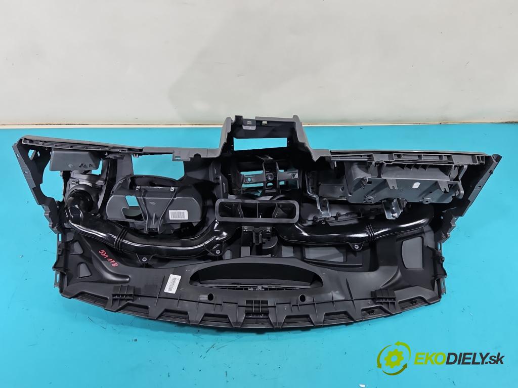 Seat Ibiza IV 6J 2008-2017 1.4 16V 86 HP manual 63 kW 1390 cm3 5- kokpit,pristrojová doska rozdeľovacia