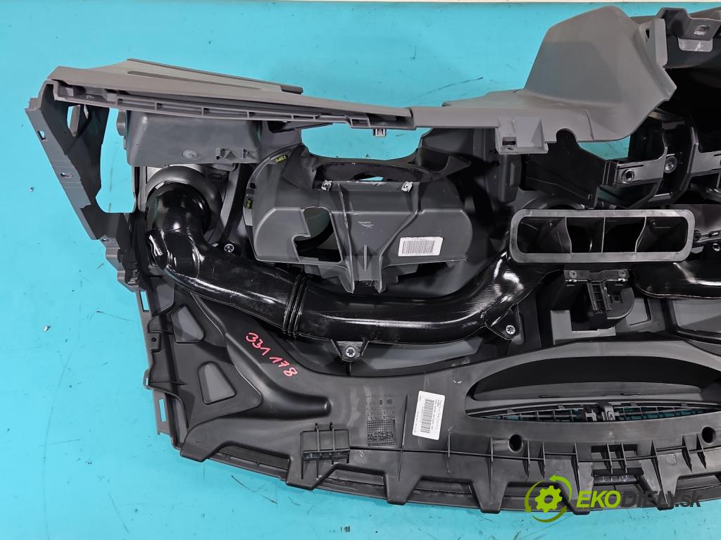 Seat Ibiza IV 6J 2008-2017 1.4 16V 86 HP manual 63 kW 1390 cm3 5- kokpit,pristrojová doska rozdeľovacia