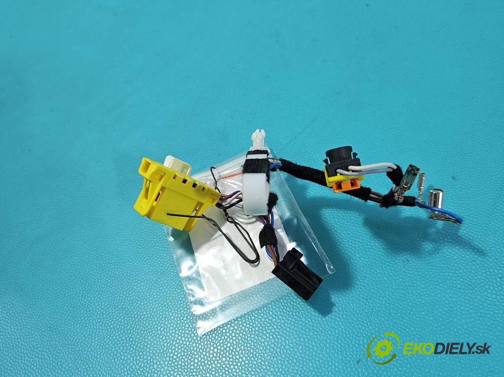 Cupra Formentor 20- 1.5 TSI 150 HP automatic 110 kW 1498 cm3 5- Zväzok: vankúše: Airbag: 4H0972208D