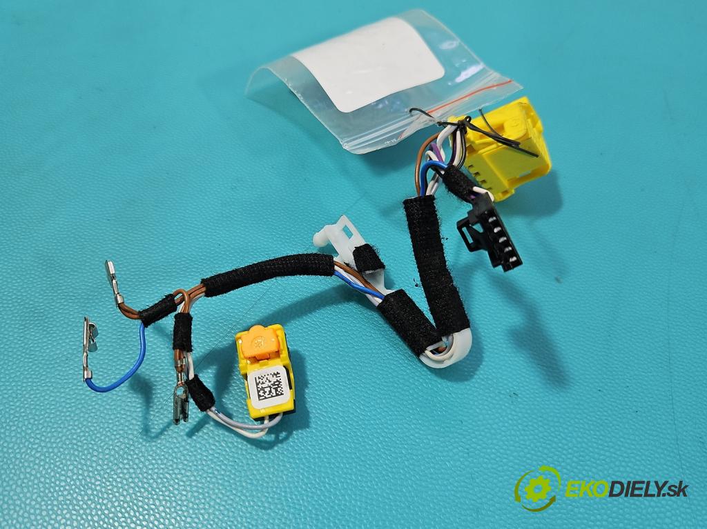 Cupra Formentor 20- 1.5 TSI 150 HP automatic 110 kW 1498 cm3 5- Zväzok: vankúše: Airbag: 4H0972208D