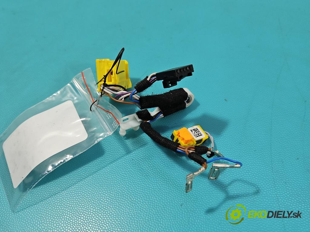 Cupra Formentor 20- 1.5 TSI 150 HP automatic 110 kW 1498 cm3 5- Zväzok: vankúše: Airbag: 4H0972208D