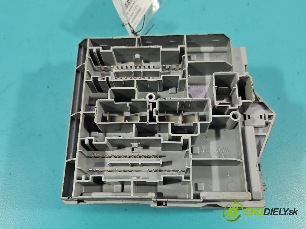 Fiat Ducato IV 2014- 2.0 jtd 116 hp manual 85 kW 1956 cm3 5- skříňka pojistková 1376613080 (Pojistková skříňka)