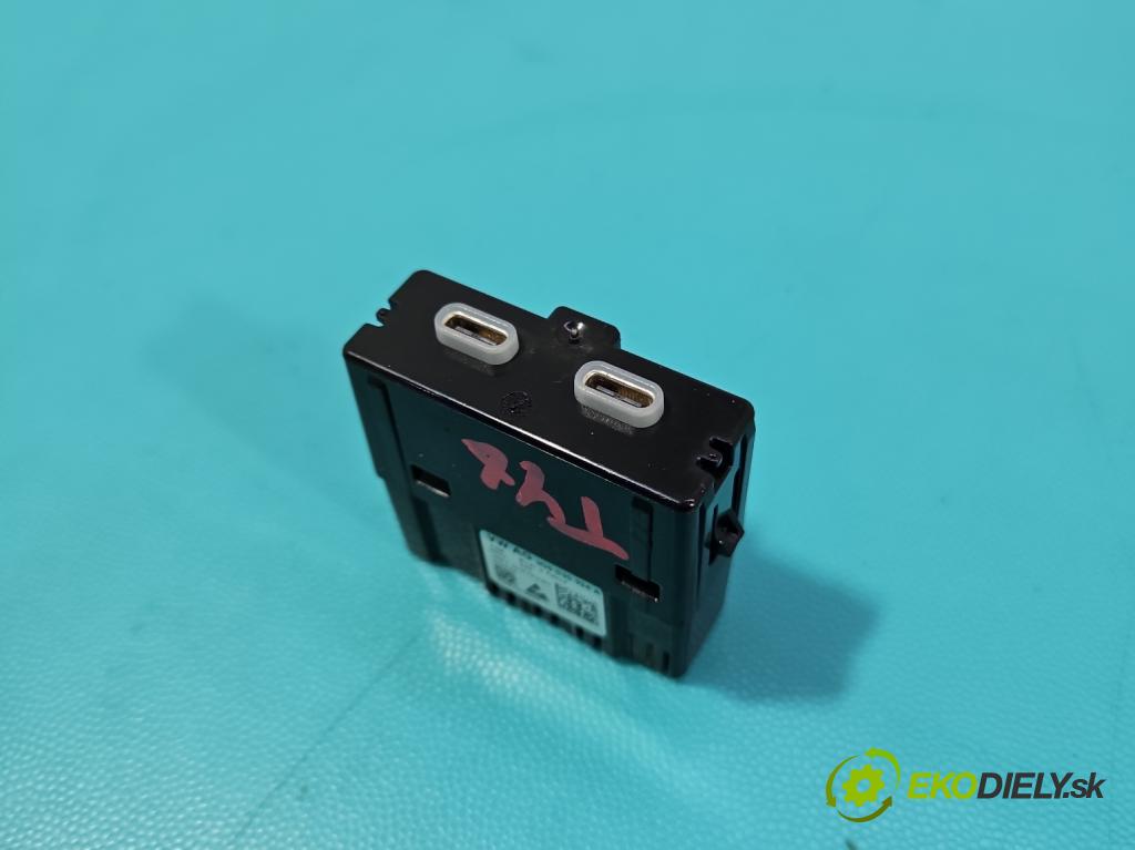 Cupra Formentor 20- 1.5 TSI 150 HP automatic 110 kW 1498 cm3 5- zásuvka USB 3G5035954A