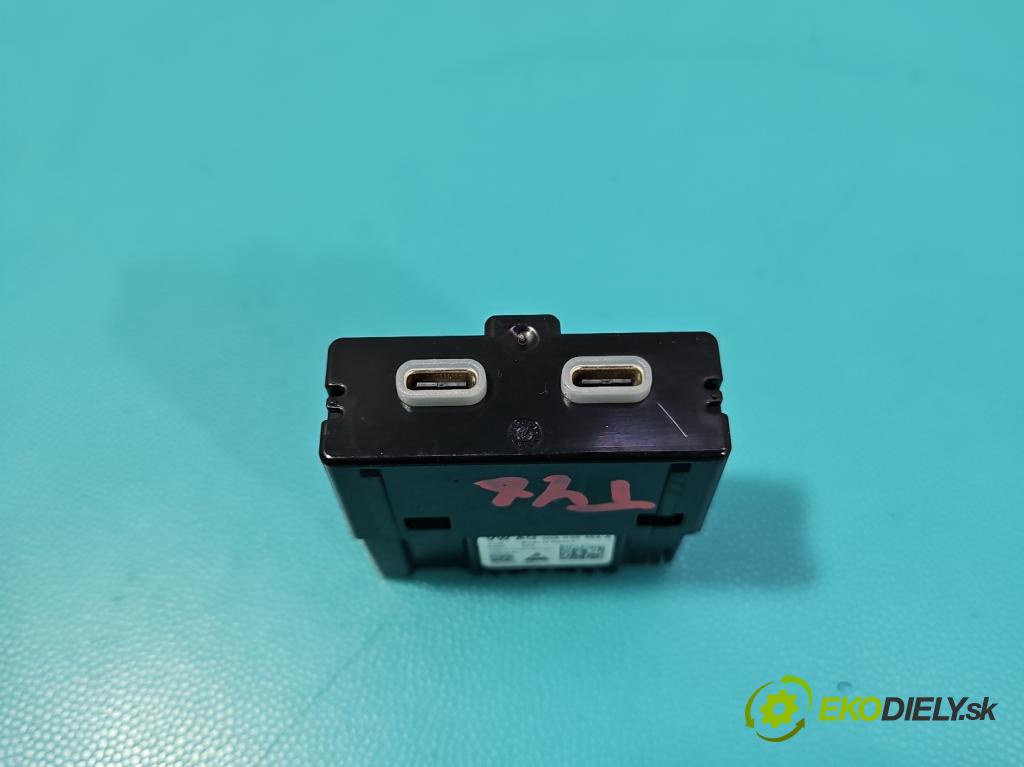 Cupra Formentor 20- 1.5 TSI 150 HP automatic 110 kW 1498 cm3 5- zásuvka USB 3G5035954A