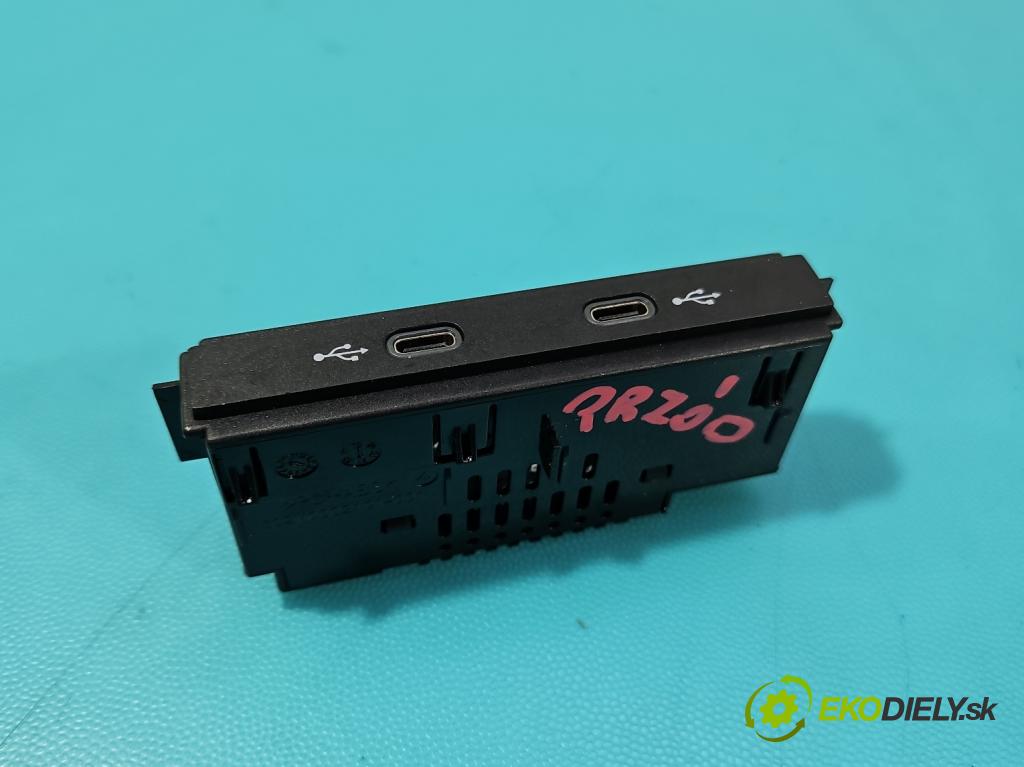 Cupra Formentor 20- 1.5 TSI 150 HP automatic 110 kW 1498 cm3 5- zásuvka USB 5NA035736