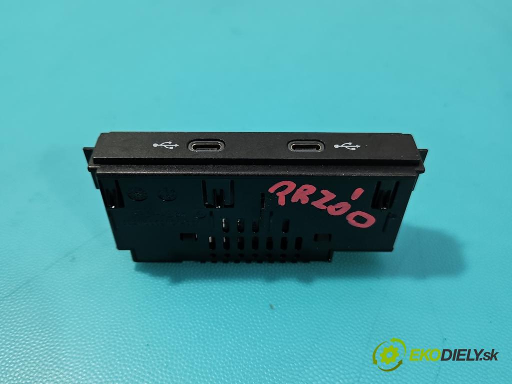 Cupra Formentor 20- 1.5 TSI 150 HP automatic 110 kW 1498 cm3 5- zásuvka USB 5NA035736