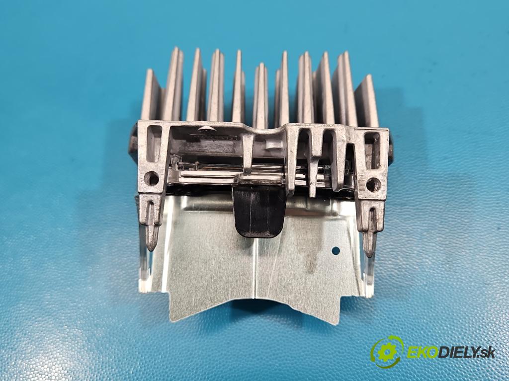 Cupra Formentor 20- 1.5 TSI 150 HP automatic 110 kW 1498 cm3 5- modul lampy: L90159730